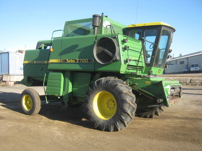 BRYAN'S FARM John Deere 7720 Combine